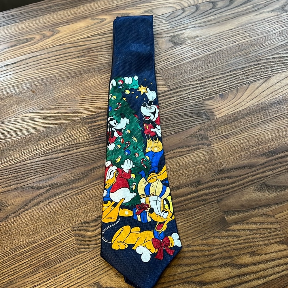 Men’s Disney Christmas tie
